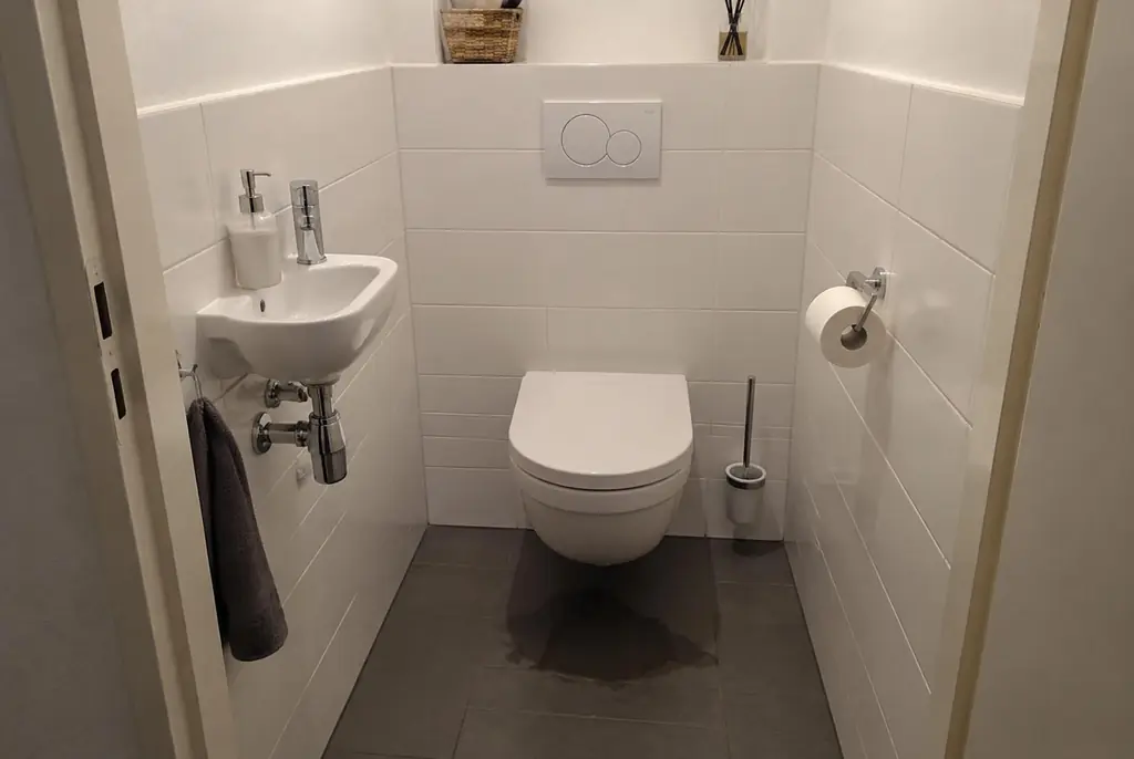 Lekdetectie Doornspijk – natte vloer bij een toilet